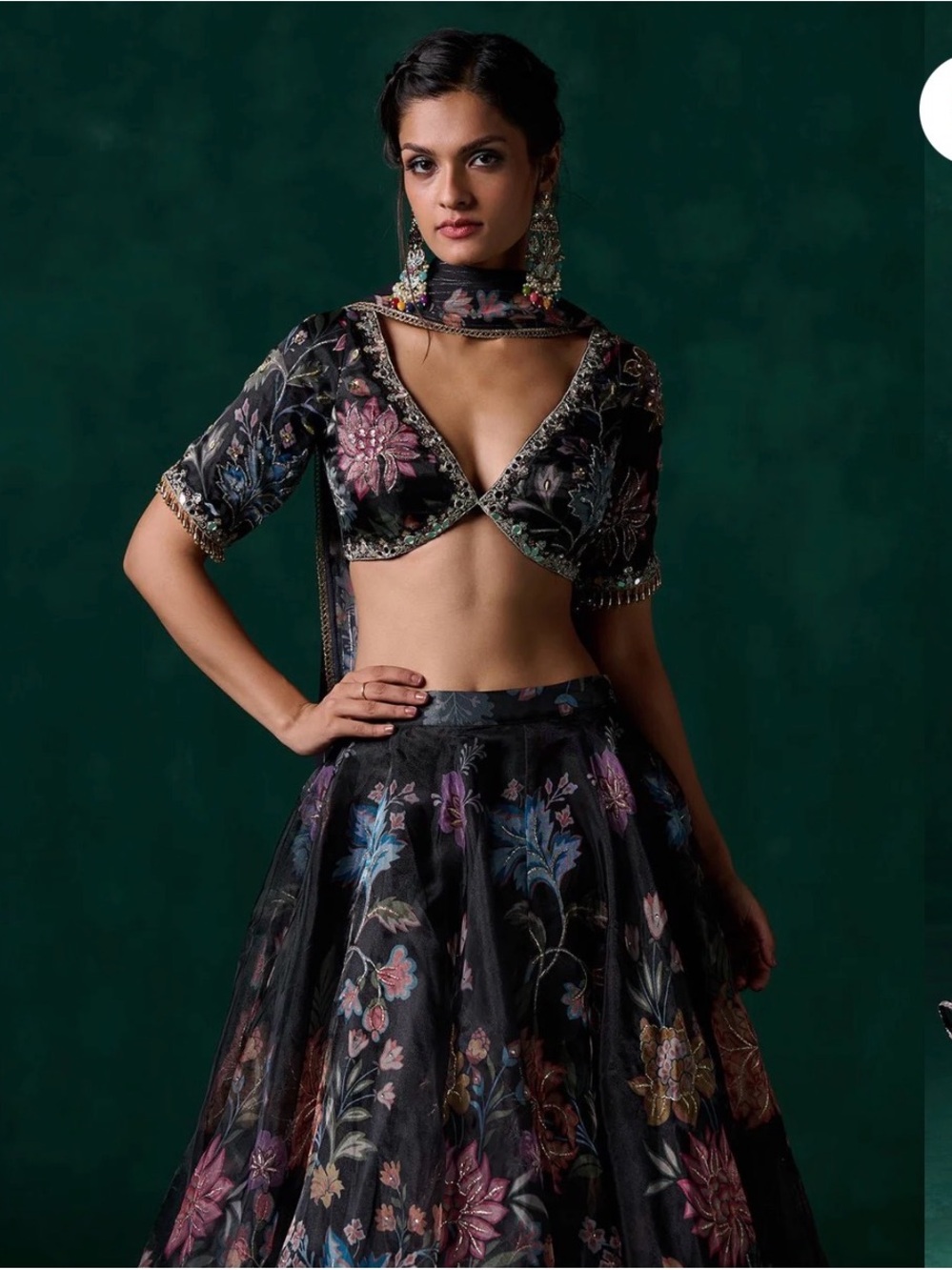 Lashkaraa Black Multicolor Floral Printed Lehenga (medium)